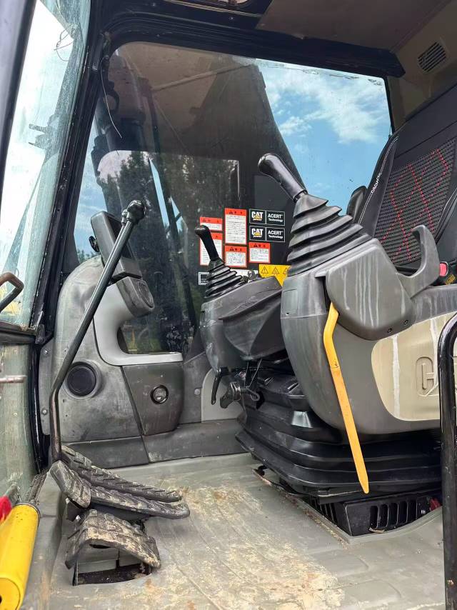Buy Caterpillar 323DL Used Excavator / 3 Buy Caterpillar 323DL Used Excavator / 3