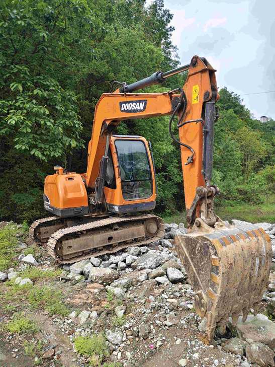 Buy Doosan 75-7 Used Excavator / 1