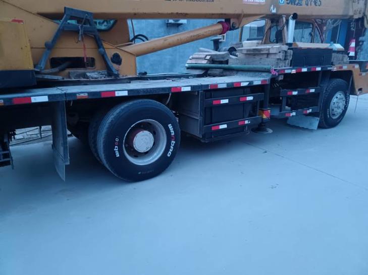 Buy XCMG QY12B.5 Used Crane / 1