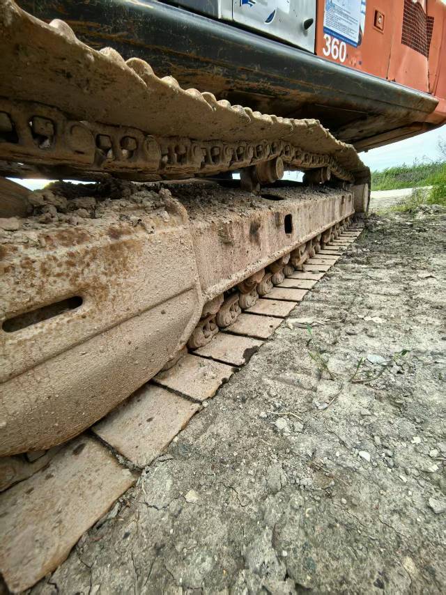 Buy Hitachi ZX260LCH-3G Used Excavator / 3