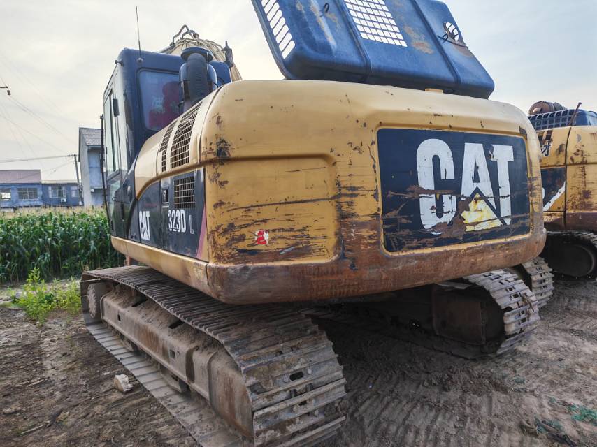 Buy Caterpillar 323D Used Excavator / 6