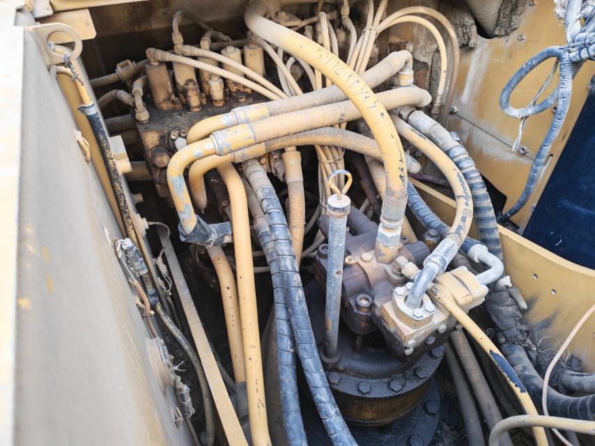 Buy Caterpillar 323D Used Excavator / 4