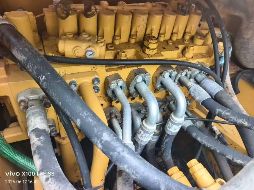 Buy Caterpillar Used Excavator / 4