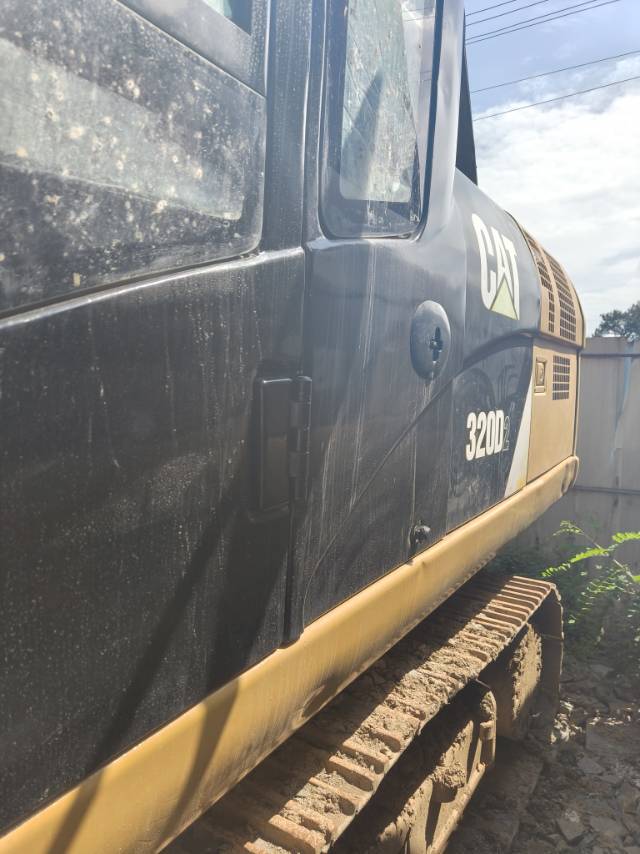 Buy Caterpillar 320C Used Excavator / 2