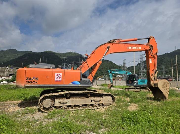 Buy Hitachi ZX360K-5A Used Excavator / 1
