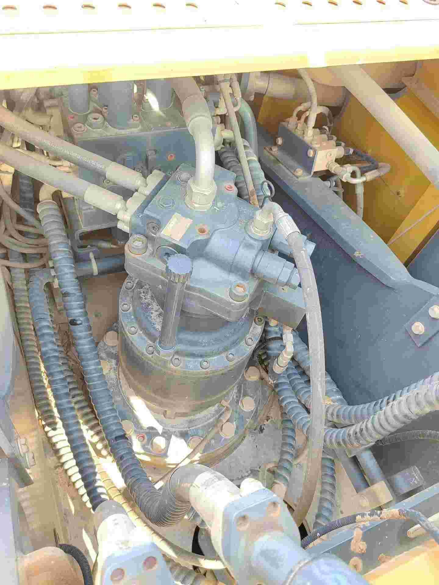 Buy XCMG XE2000E Used Excavator / 3