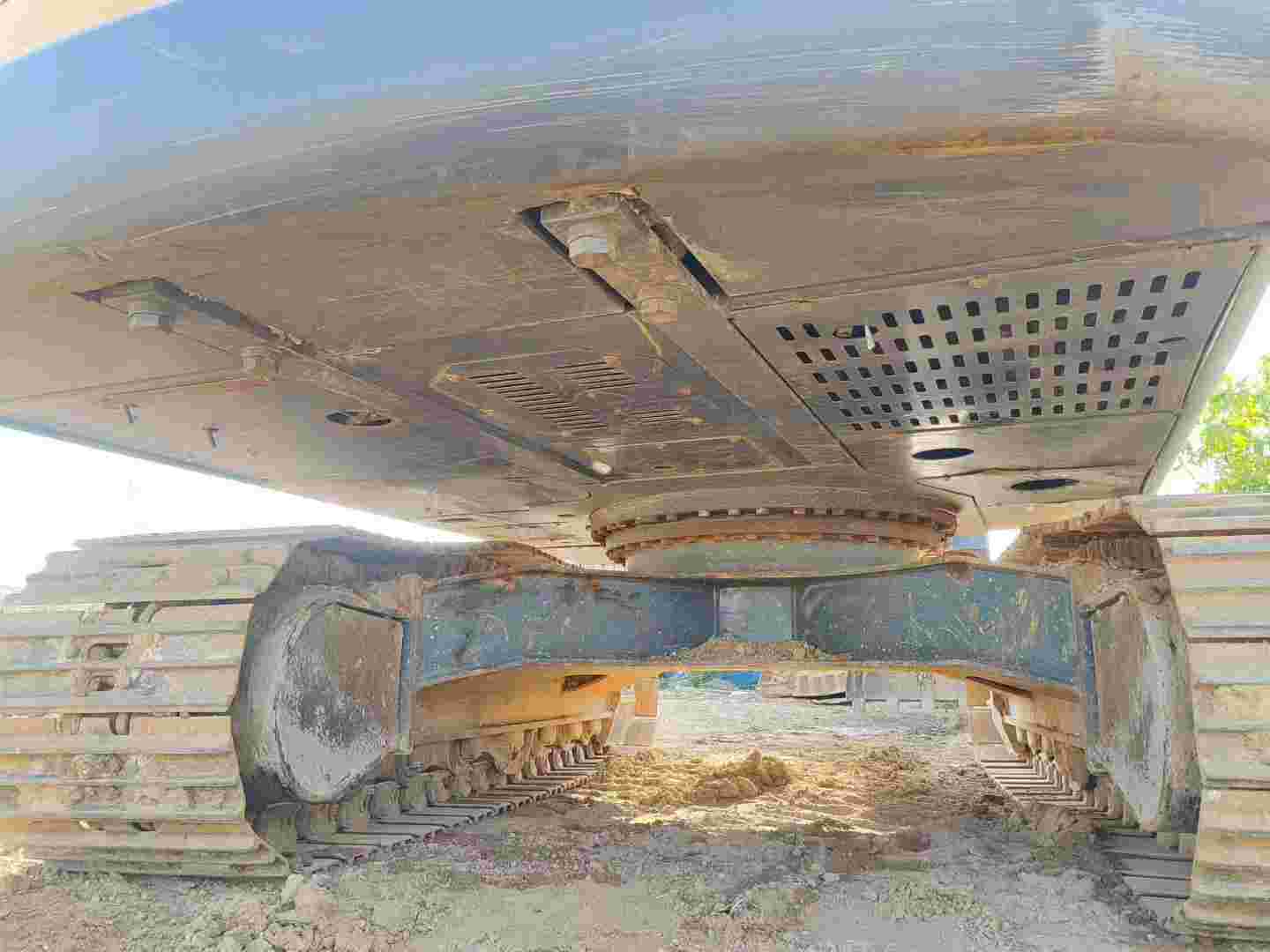 Buy XCMG XE2000E Used Excavator / 7