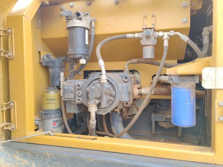 Buy XCMG XE215DA Used Excavator / 1