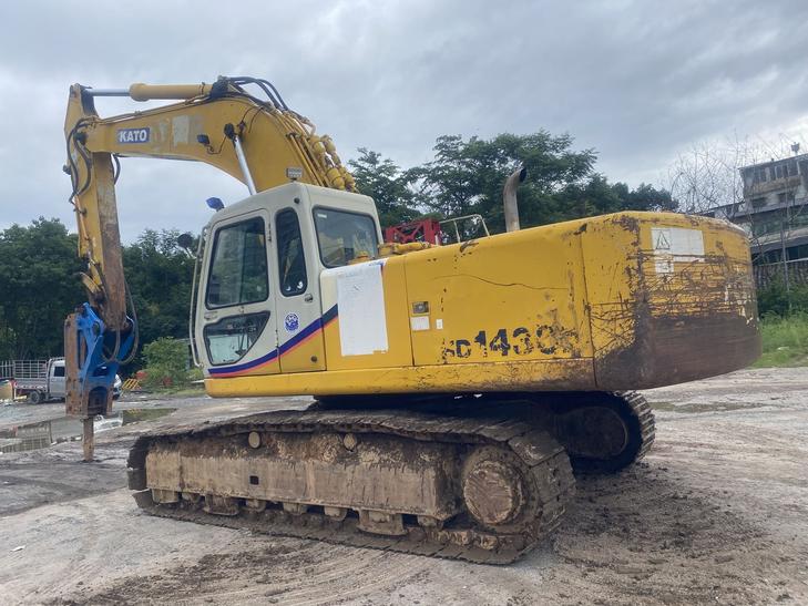 Buy Kato 430R Used Excavator / 1