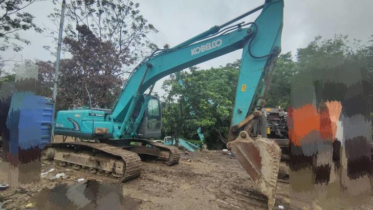 Buy Kobelco SK210LC Used Excavator / 1
