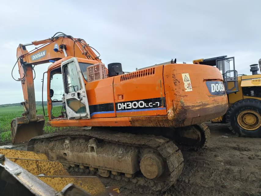 Buy Doosan 300LC-7 Used Excavator / 8