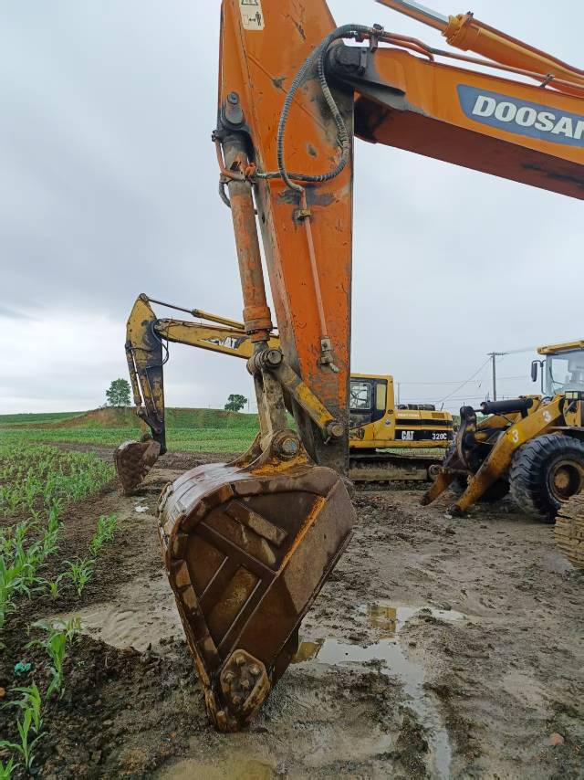 Buy Doosan 300LC-7 Used Excavator / 6