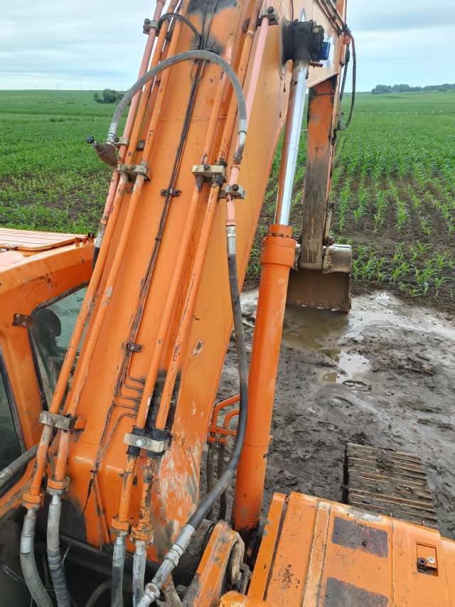 Buy Doosan 300LC-7 Used Excavator / 4
