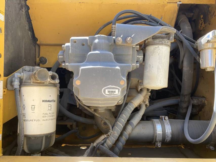 Buy Komatsu PC220-8M0 Used Excavator / 7