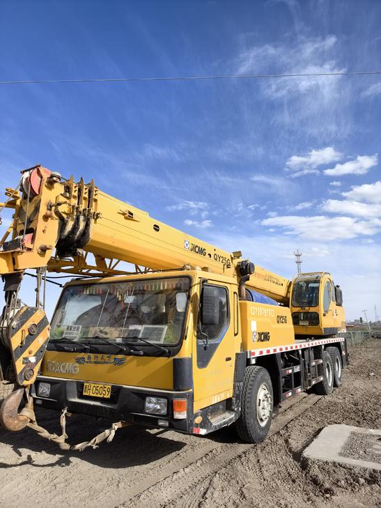 Buy XCMG QY20G Used Crane / 1