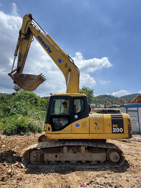 Buy Komatsu PC200-8N1 Used Excavator / 1