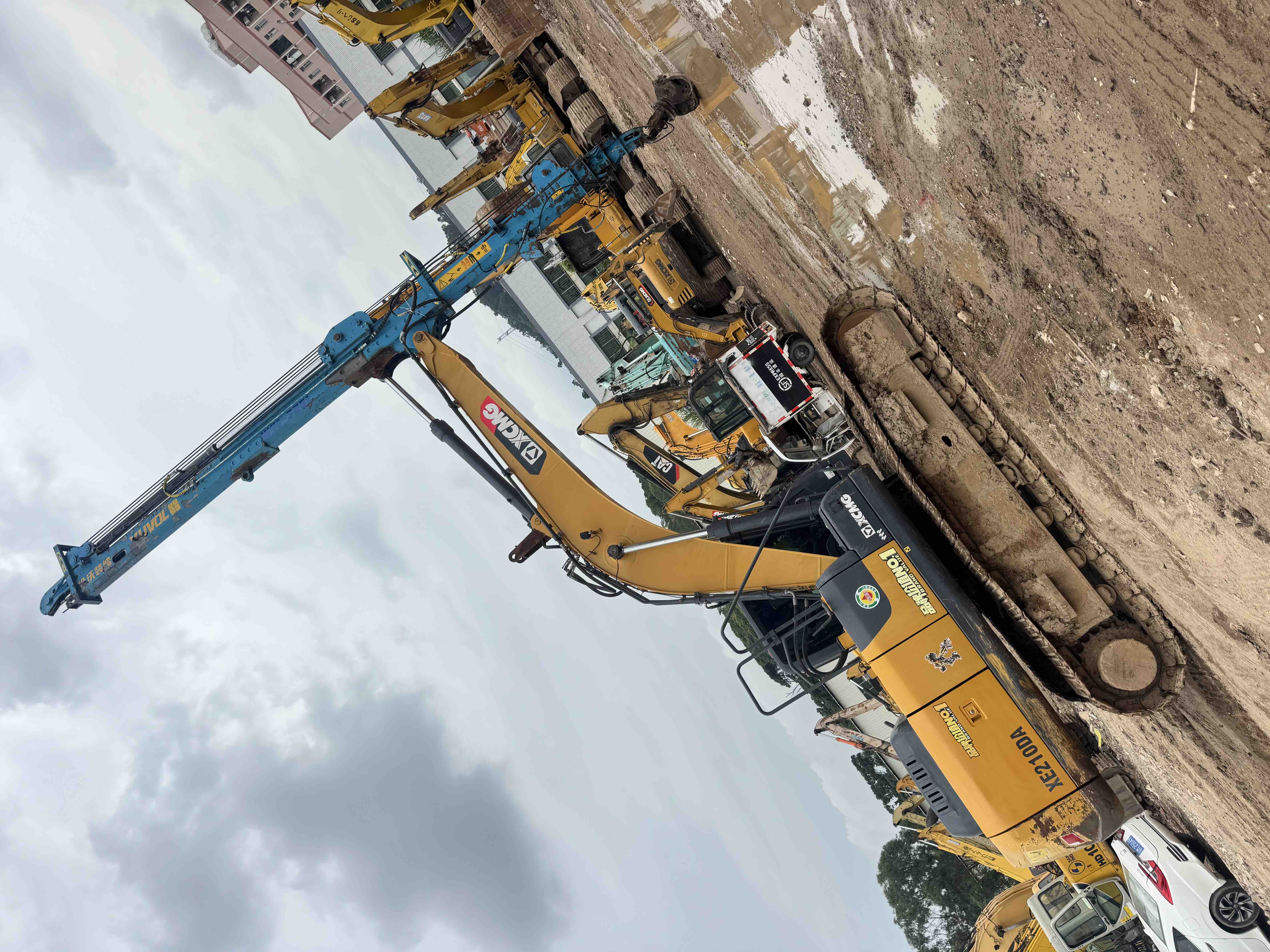 Buy XCMG XE210WB Used Excavator / 2