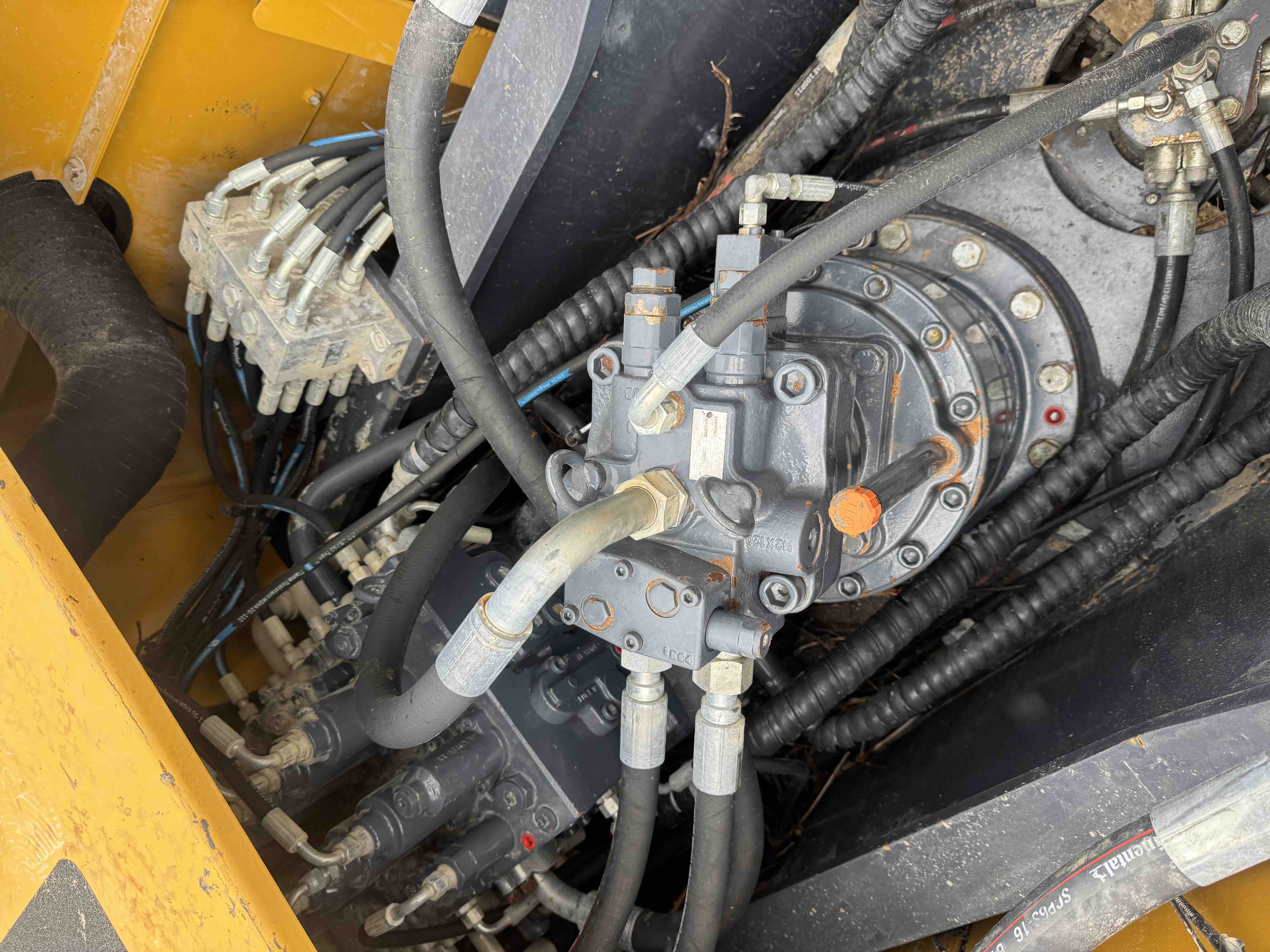 Buy XCMG XE210WB Used Excavator / 4