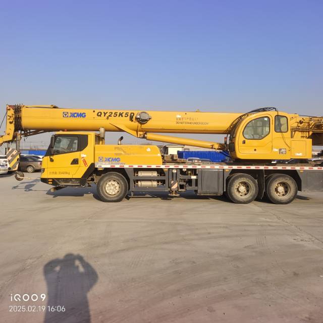 Buy XCMG QY25K5D-1 Used Crane / 2
