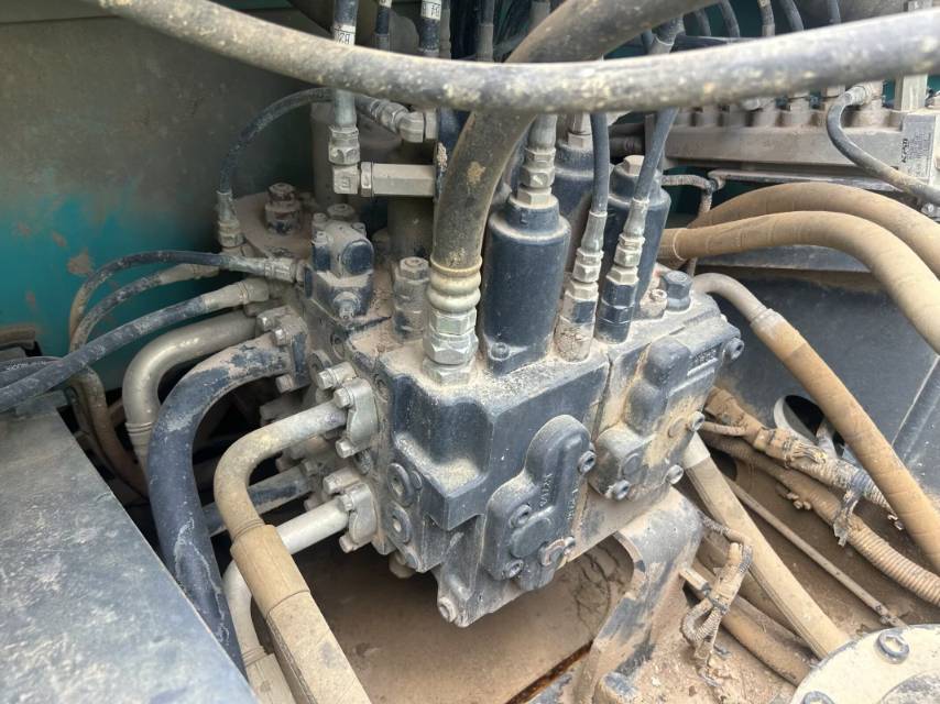 Buy Kobelco 260-8 Used Excavator / 8