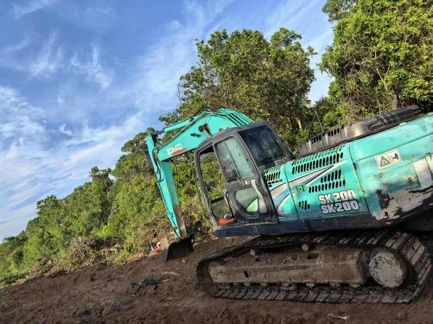 Buy Kobelco 200-8 Used Excavator / 7