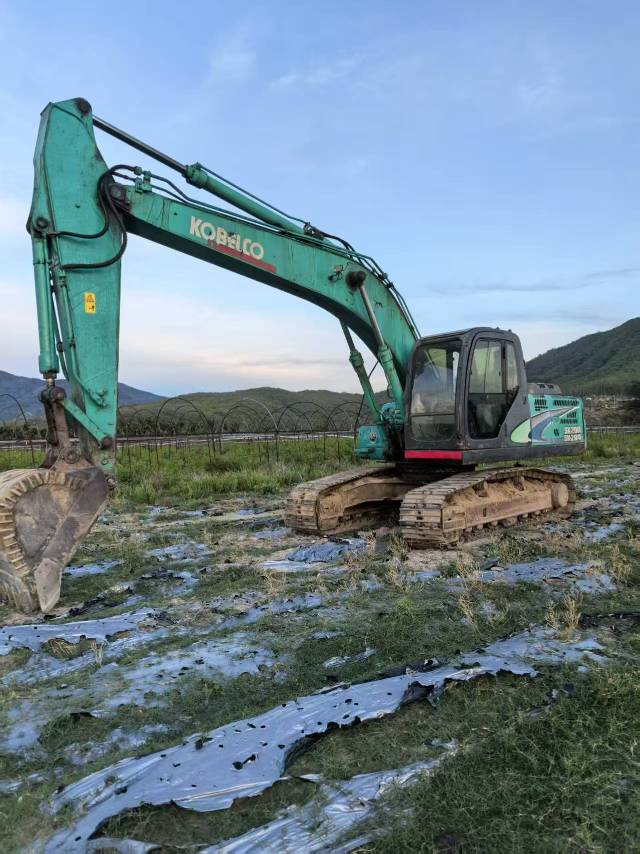 Buy Kobelco 200-8 Used Excavator / 2