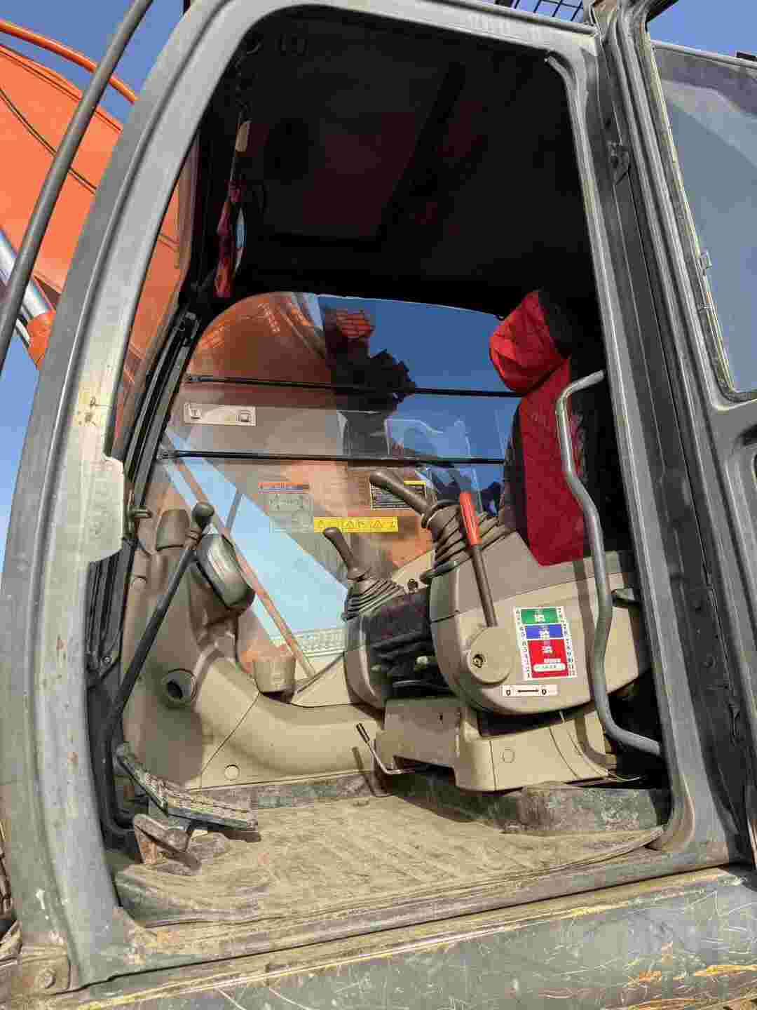 Buy Hitachi EX200-6 Used Excavator / 4