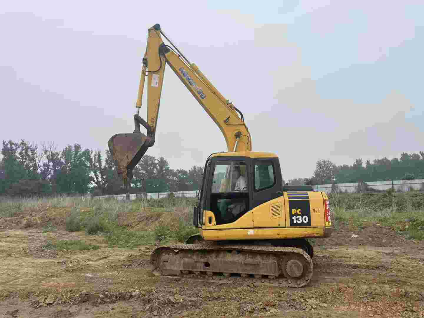 Buy Komatsu PC130-7 Used Excavator / 3