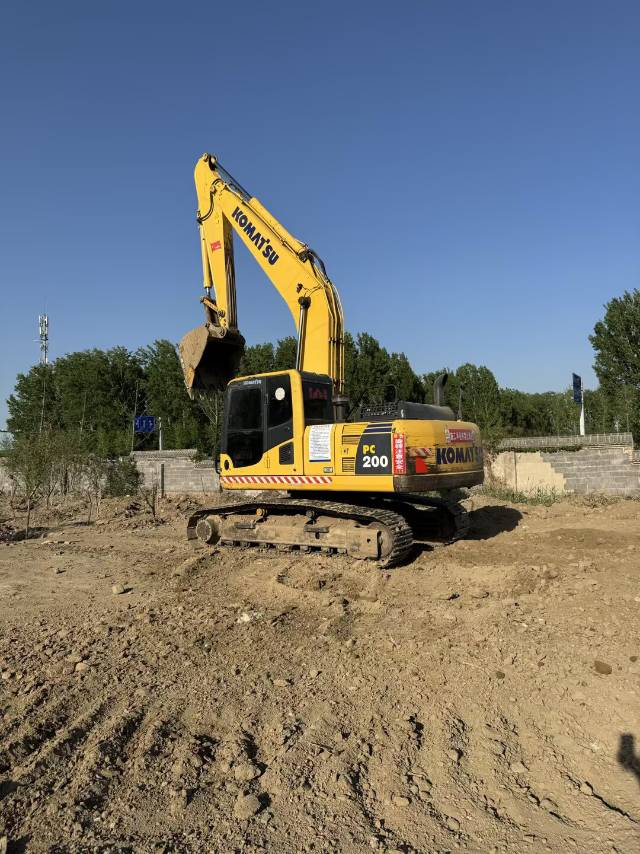 Buy Komatsu PC200-8N1 Used Excavator / 3