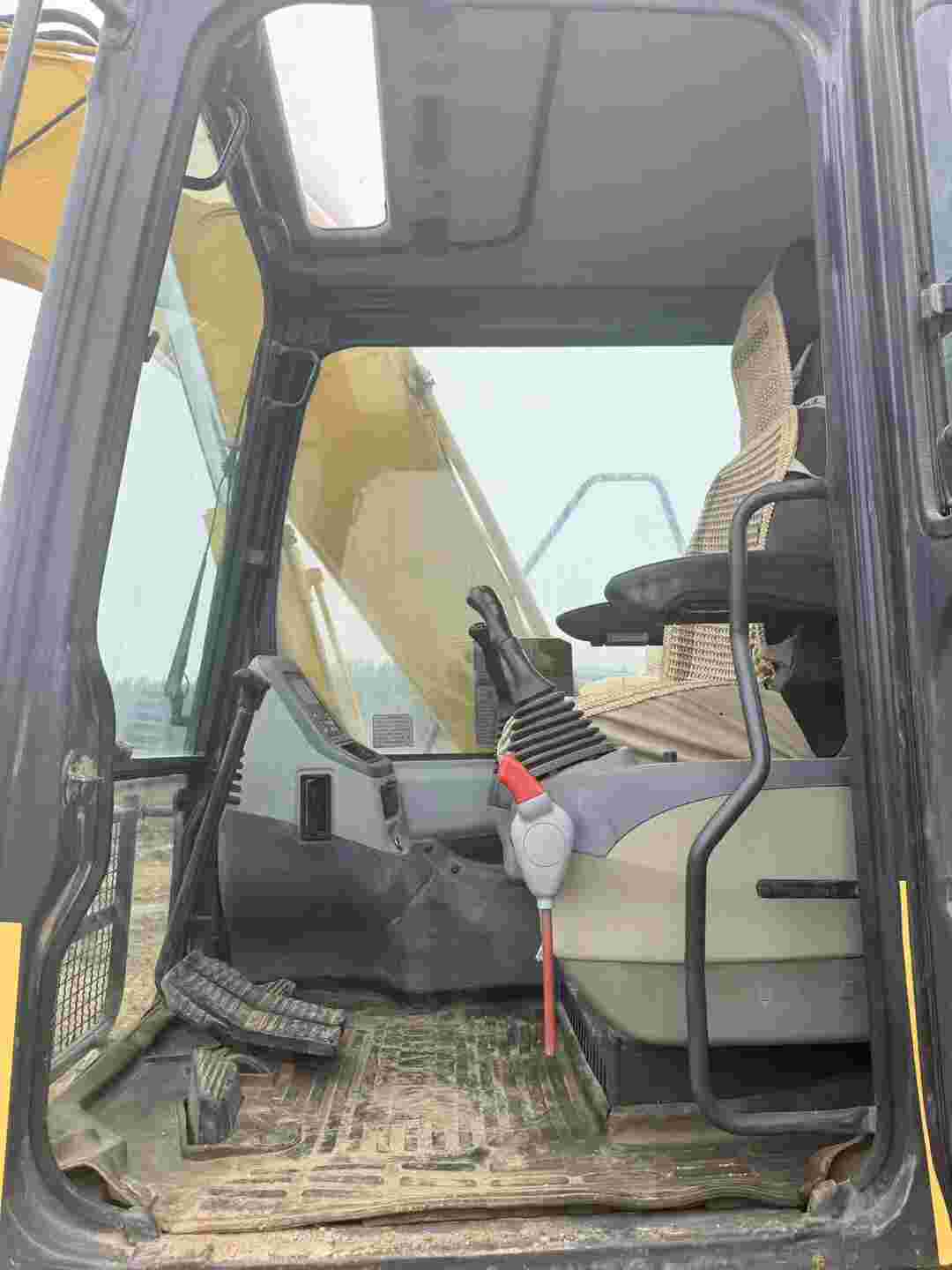 Buy Komatsu PC130-7 Used Excavator / 11