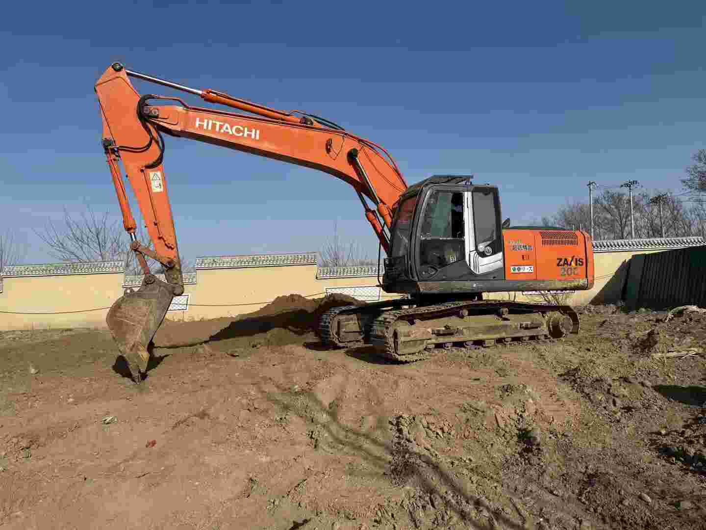 Buy Hitachi EX200-6 Used Excavator / 3