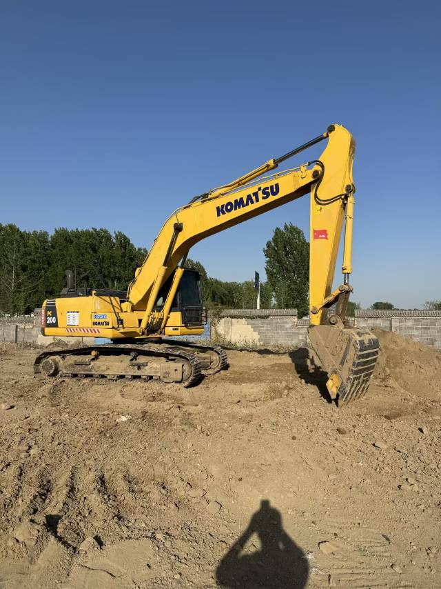Buy Komatsu PC200-8N1 Used Excavator / 2