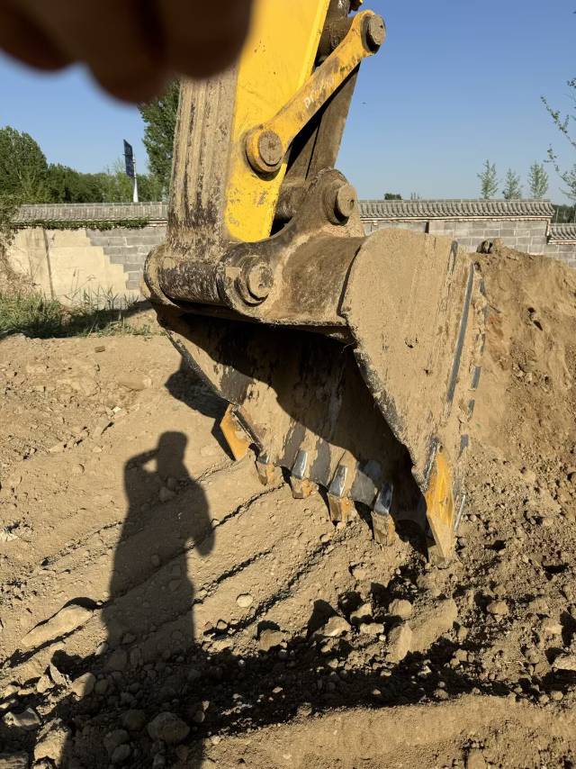 Buy Komatsu PC200-8N1 Used Excavator / 4