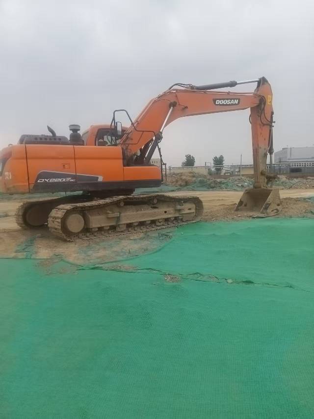 Buy Doosan 220LC-V Used Excavator / 2