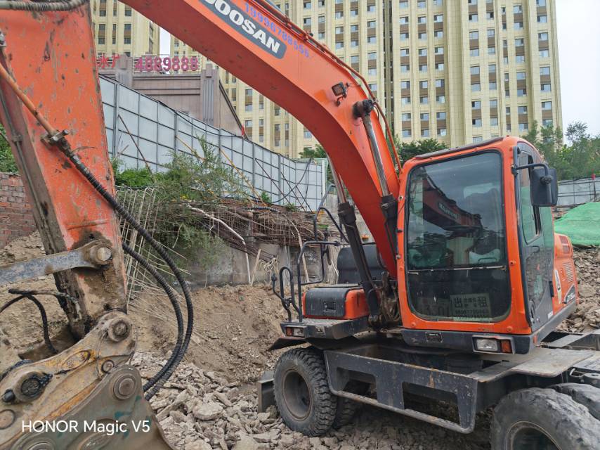 Buy Doosan 150W-7 Used Excavator / 3