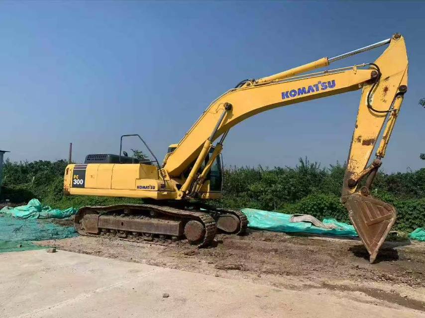 Buy Komatsu PC300-7 Used Excavator / 4