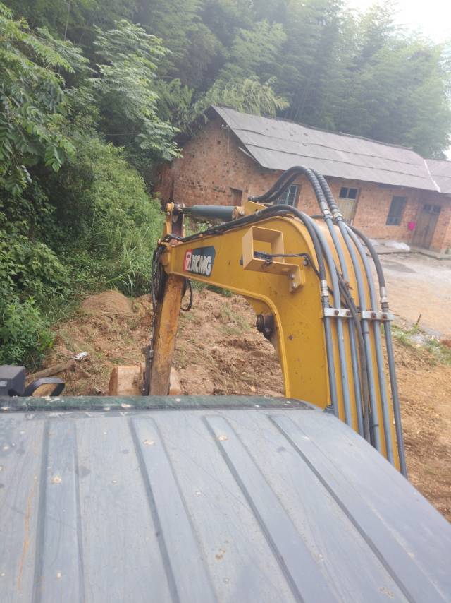 Buy XCMG XE75DA Used Excavator / 4