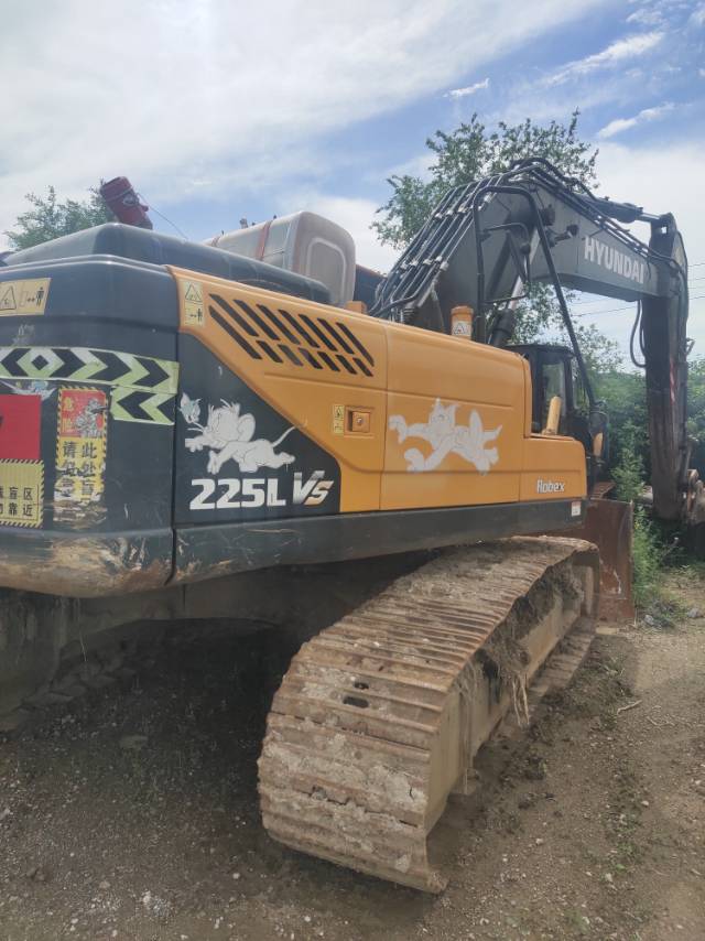 Buy Hyundai 225LC-9T Used Excavator / 2