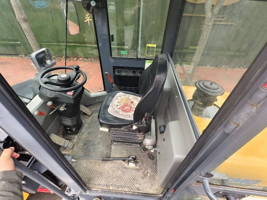 Buy XCMG GR200 Used Loader / 3