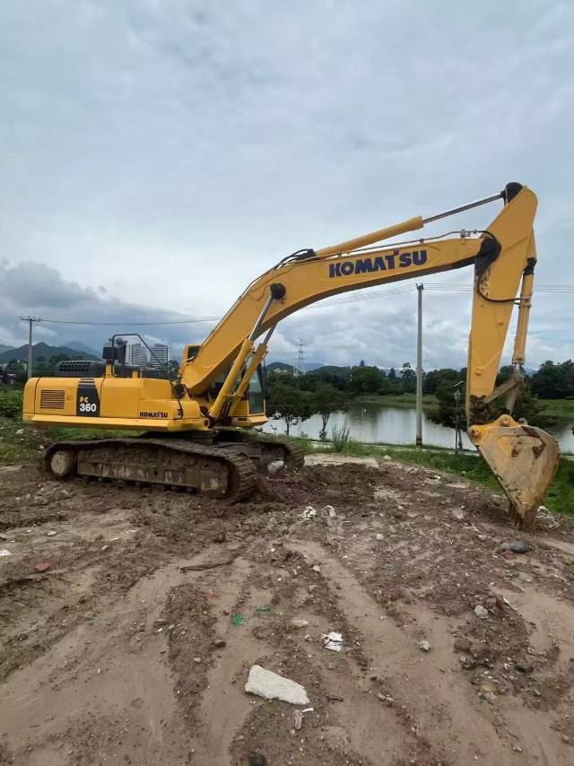 Buy Komatsu PC360-8M0 Used Excavator / 2