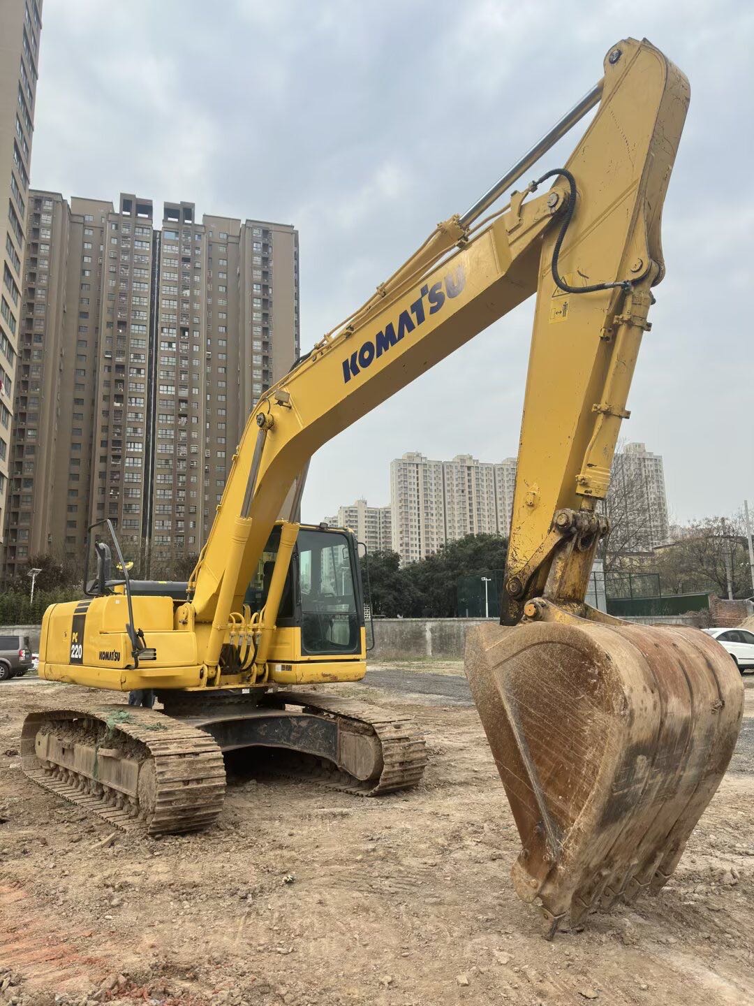 Buy Komatsu PC220-7 Used Excavator / 2