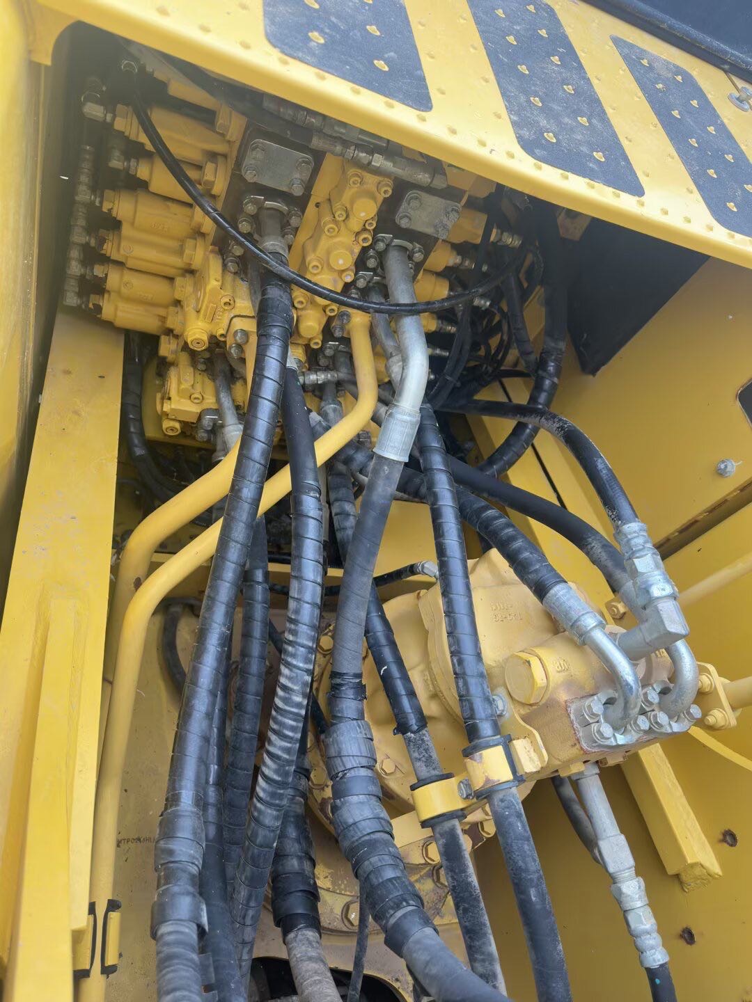Buy Komatsu PC220-7 Used Excavator / 4