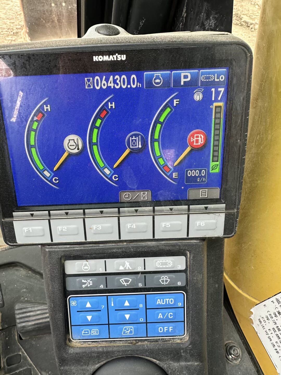 Buy Komatsu PC220-7 Used Excavator / 3