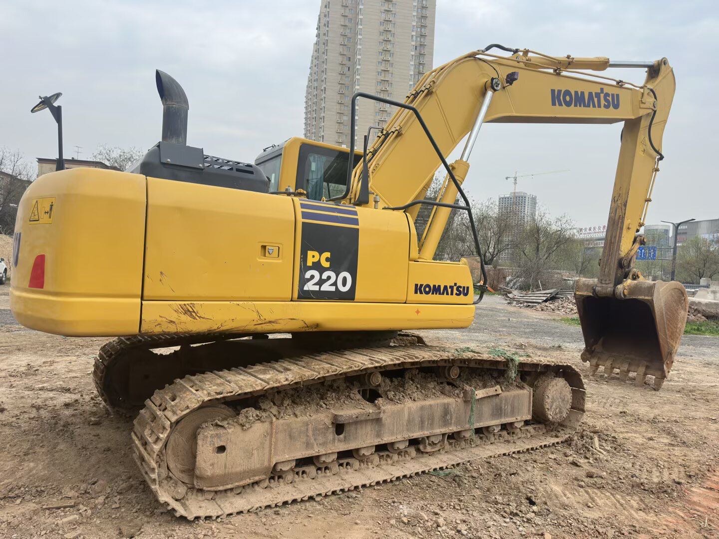 Buy Komatsu PC220-7 Used Excavator / 6