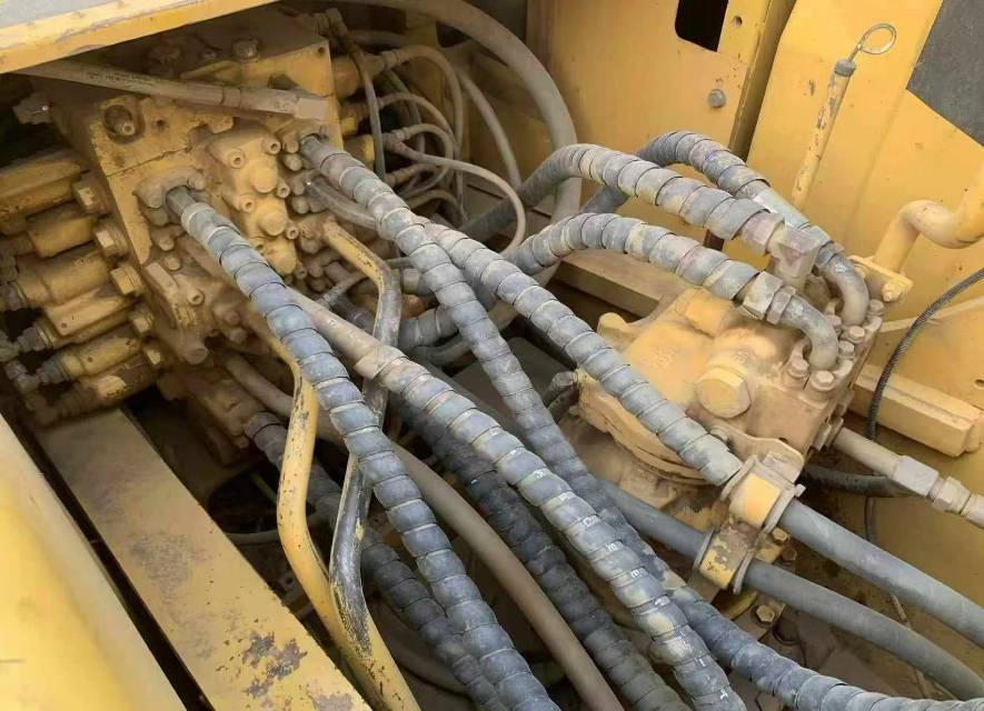 Buy Komatsu PC240-8 Used Excavator / 4