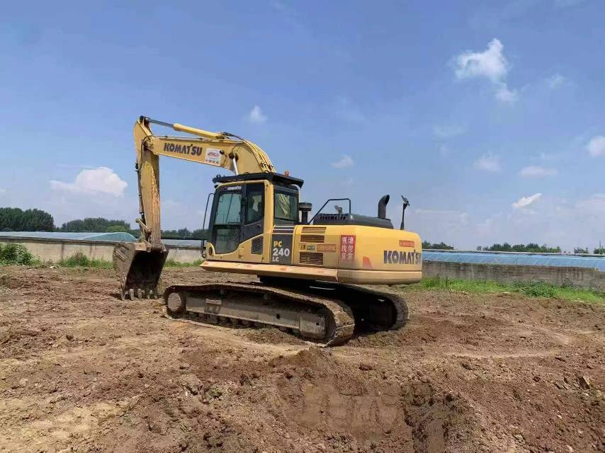 Buy Komatsu PC240-8 Used Excavator / 2