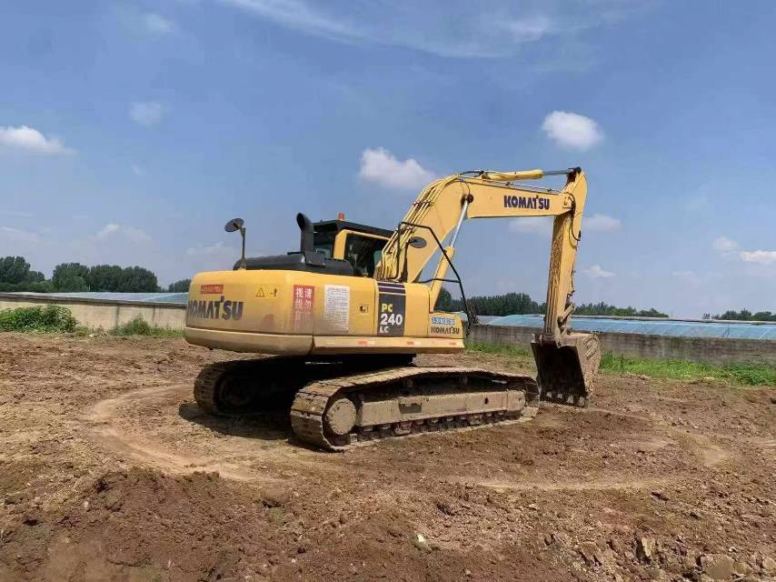 Buy Komatsu PC240-8 Used Excavator / 3