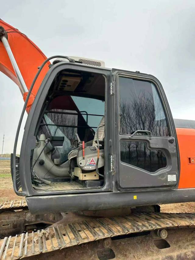 Buy Hitachi ZX240-3G Used Excavator / 6