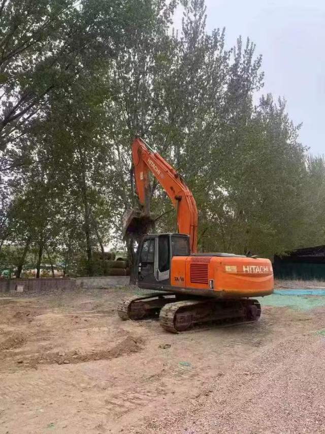 Buy Hitachi EX200-6 Used Excavator / 2