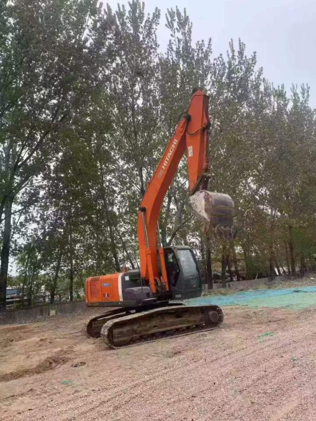 Buy Hitachi EX200-6 Used Excavator / 4